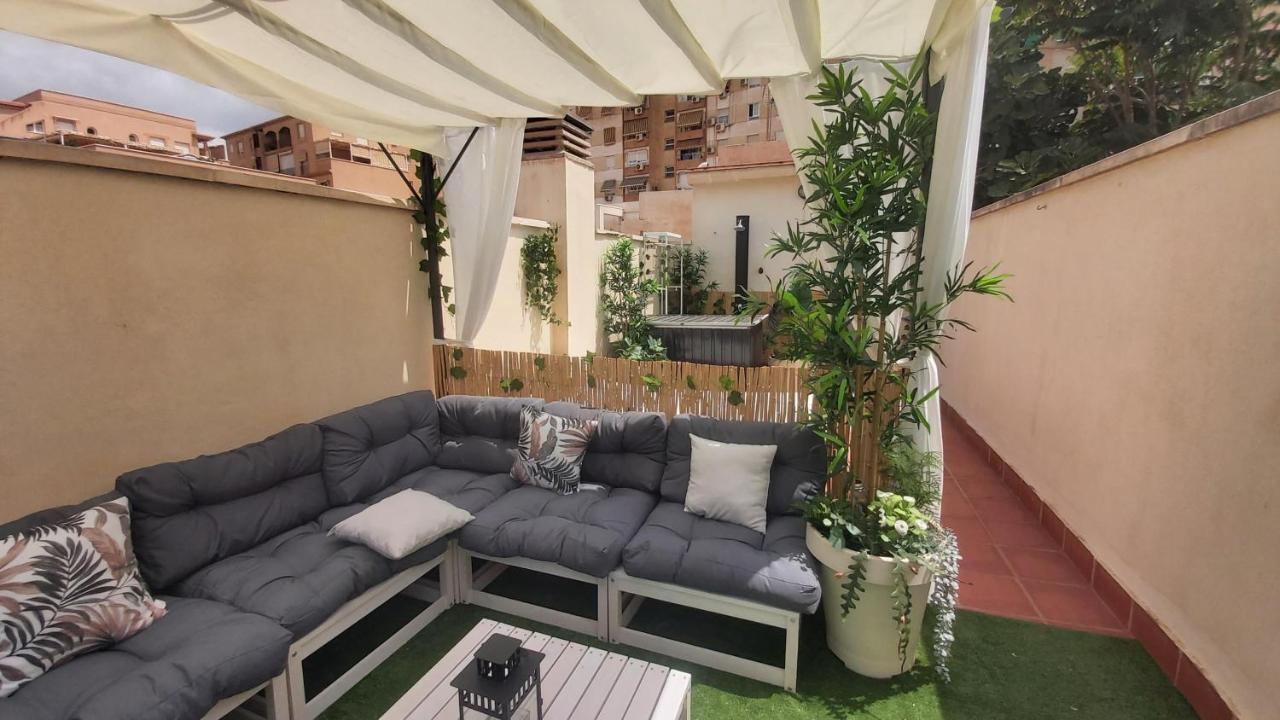 شقة مالقة  في Del Parque Flats Atico Capuchinos المظهر الخارجي الصورة